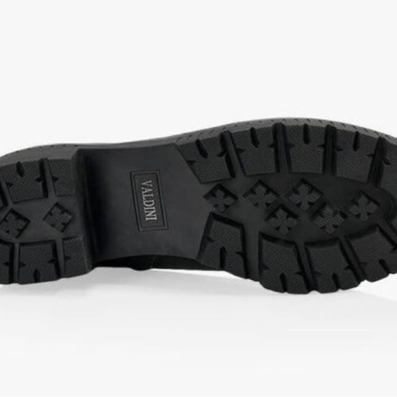 Valdini boots size 6 women for winter. These boots are waterproof. - Picture 4 of 5